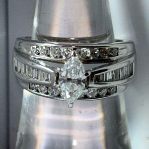 Vintage 14kt white gold wedding/engagement ring lg Marquis diamond 1ctw 7.7g